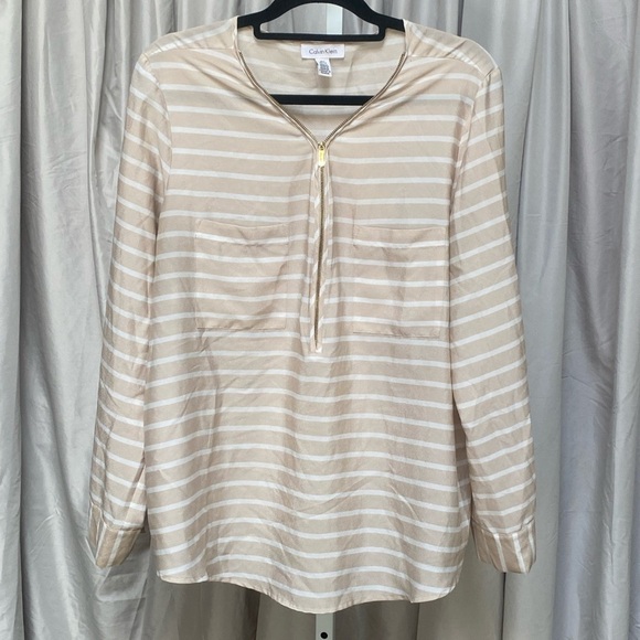 🟢5/$25 Calvin Klein top - Picture 3 of 12